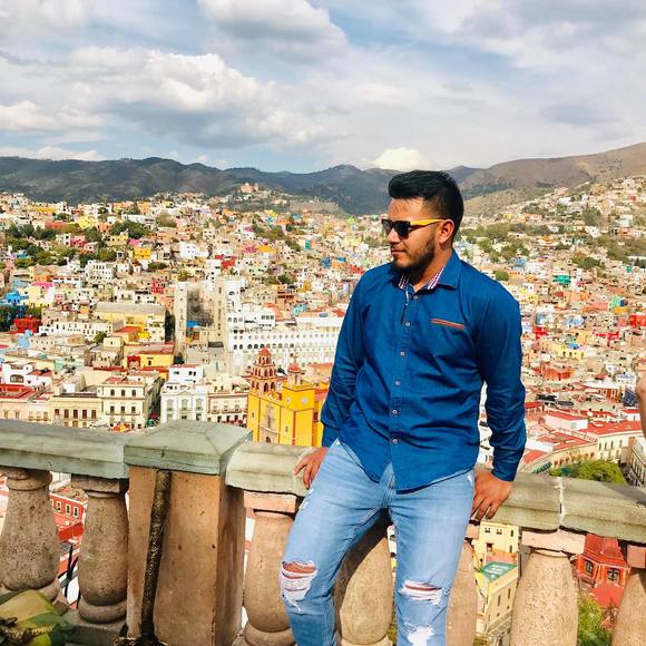 Meet your Posher, Carlos - Picture 1 of 1